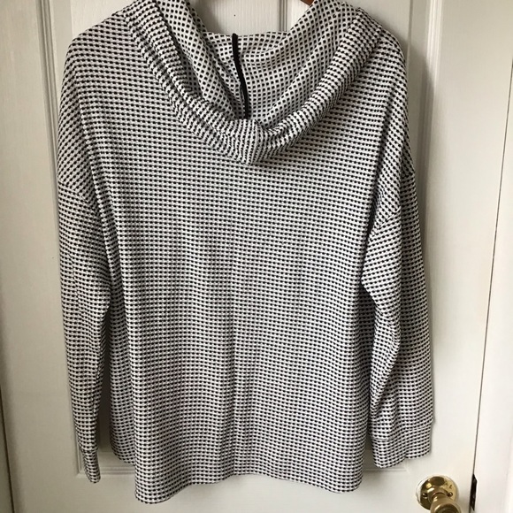 MELLODAY: Black and white hooded pull over top size L - Picture 2 of 7
